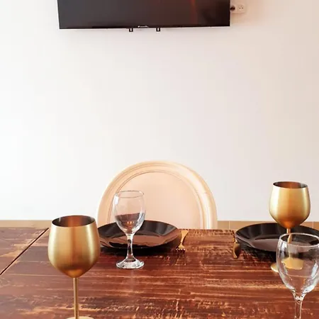 Les Darons Du Mont-saint-michel 14 People Feriehus