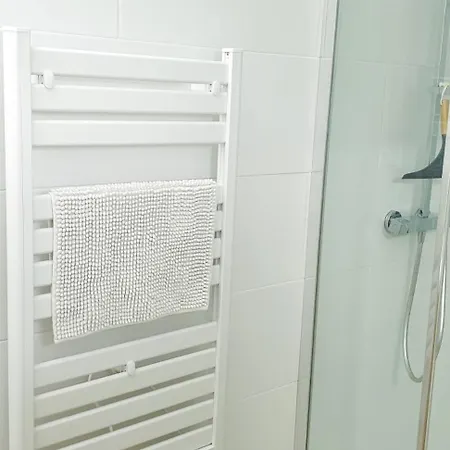 Les Darons Du Mont-saint-michel 14 People Pontorson