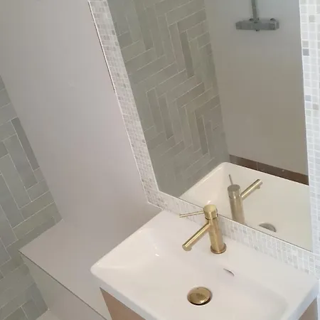 Les Darons Du Mont-saint-michel 14 People Feriehus